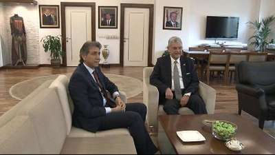 Ermeni İlkokulu'nda Bakan Bozkır'dan öğrencilere alkış