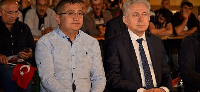 'Demokrasi nöbetlerini' Fransa'ya taşıdı
