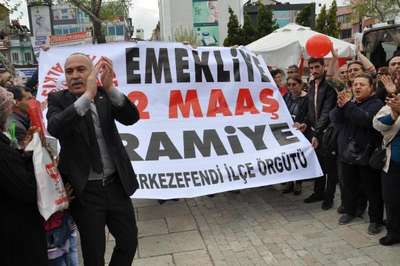 Denizli'de CHP'den 'Milletçe Alkışlıyoruz' eylemi