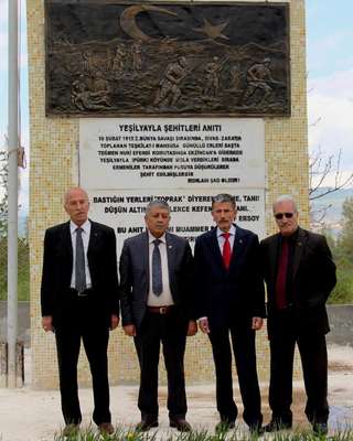 MHP'li aday 1915'te Ermenilerin katlettiği askerlerin yattığı şehitliği ziyaret etti