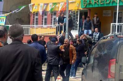 Şeyh Said'in torunu Ak Parti adayı Fırat'a sopalı saldırı