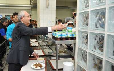 Kılıçdaroğlu, Mersin'de işçilerle yemek yedi (1)