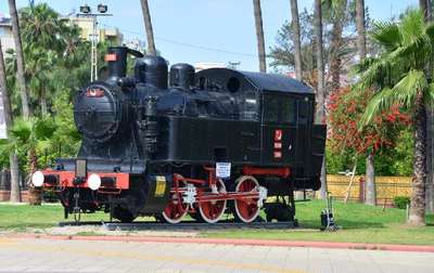 Tren istasyonundaki şüpheli bavul panik yarattı