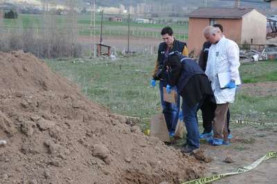 Boş arsaya dökülen hafriyattan insan kemikleri çıktı