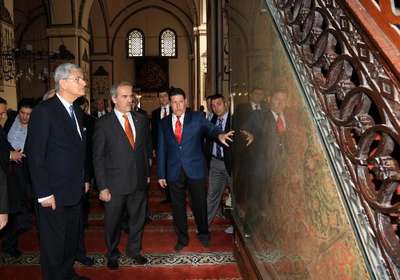 Bursa’da Zülfikar kılıcı hediye edilen Bakan Bozkır: Bu palayı elimize alırsak AB’ye daha kolay gireriz (2)