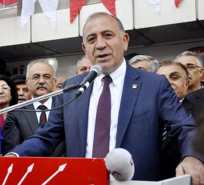 CHP'li Gürsel Tekin'den tutuklanan avukata destek: Faşiste 'faşist' dediği için tutuklandı
