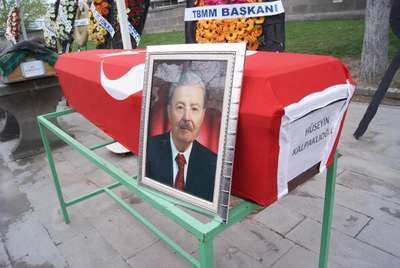 Eski Senatör Kalpaklıoğlu son yolculuğuna uğurlandı