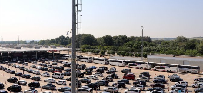 Kapıkule'de kuyruk çilesi sürüyor