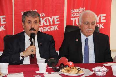 SP Genel Başkanı Kamalak: Türkiye ekonomisi üretmiyor, tüketiyor (2)