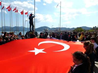 Marmarisli miniklerden yürüyüş