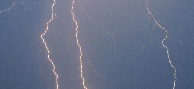 Hindistan'da yıldırım düştü: 11 ölü