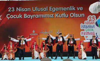 Çocuk şenliğinde Vali Şahin'e "tatil yap" tezahüratı