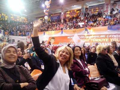 Okul müdürü Ak Parti'nin kongresinde
