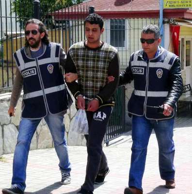 Kavga ettiği kişiyi gözünden bıçakladı