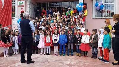 Bu kez 23 Nisan'da veliler çocukları eğlendirdi