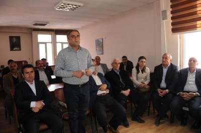 Hakkari'de kavgalı aileleri belediye görevlileri barıştırdı