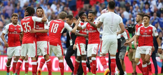Arsenal sezonu kupayla açtı