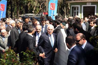 Kamalak ve Destici, Erbakan’ın mezarını ziyaret etti