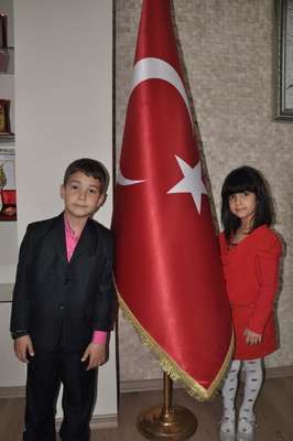 Türkiye'nin konuştuğu 8 yaşındaki Beren Nafi: Bayrağı içimden geldiği için bir sürü öptüm