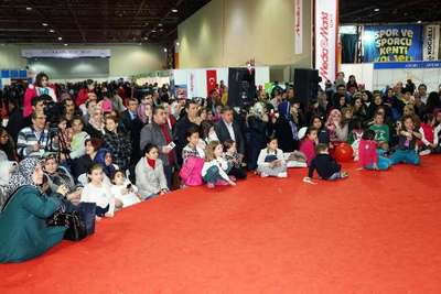 Suriyeli çocukların buruk 23 Nisan sevinci