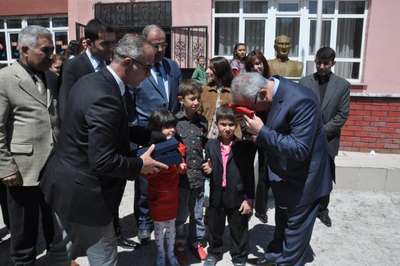 Türkiye'nin konuştuğu 8 yaşındaki Beren Nafi: Bayrağı içimden geldiği için bir sürü öptüm (2)