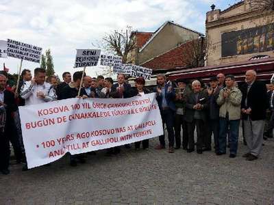 Kosova'da Türk, Arnavut ve Boşnaklar'dan soykırım iddialarına protesto