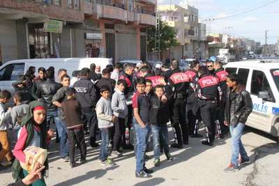 Kavga ihbarına giden polisler kaza yaptı: 3 yaralı