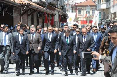 Başbakan Davutoğlu'dan HDP'ye; 'Bizim Diyanetimizden ne istiyorsun?'