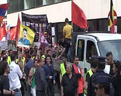 ¬- Belçika'da Ermenilerden 'Papa' ve 'Öcalan' dövizleri ile Türkiye protestosu....