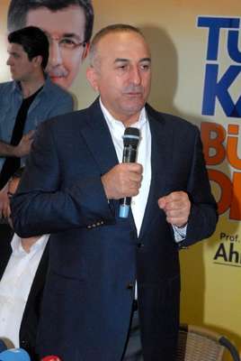 Bakan Çavuşoğlu: Vaatlerde Cem Uzan'ı geçtiler
