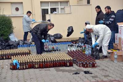 10 bin şişe sahte içki ele geçirildi