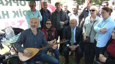 Gürsel Tekin eyleme destek verdi, penaltı attı