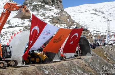 Giresun’da inşaatı devam eden Eğribel Tüneli’nin sembolik temeli atıldı