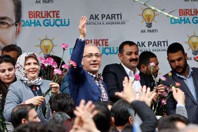 Bakan Çavuşoğlu: Vaatlerde Cem Uzan'ı geçtiler (2)