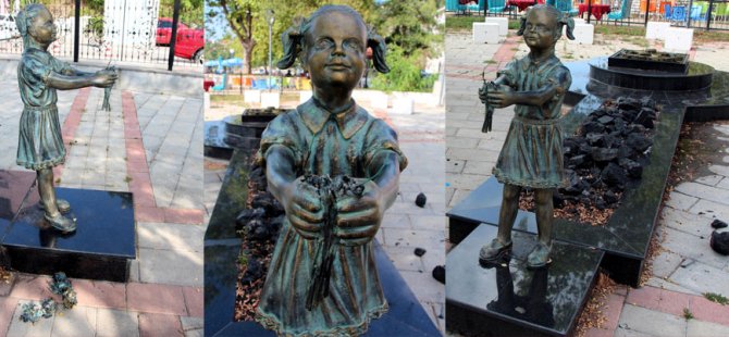 Atatürk’e çiçek veren kız heykeline saldırı