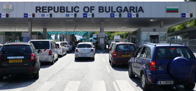 Bulgaristan'da 3 bakan istifa etti