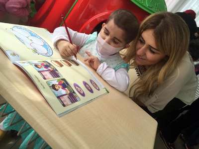 Gönüllü gençler lösemili çocuklar için oyun odası kurdu
