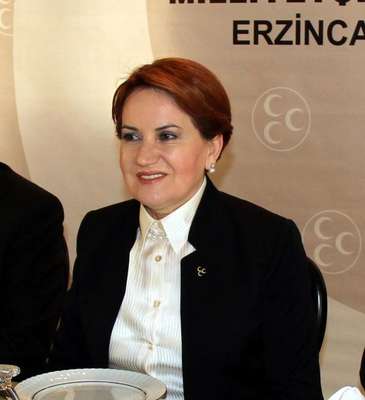 MHP'li Meral Akşener: Umarım sağduyu ve hukukun üstünlüğü hakim olur