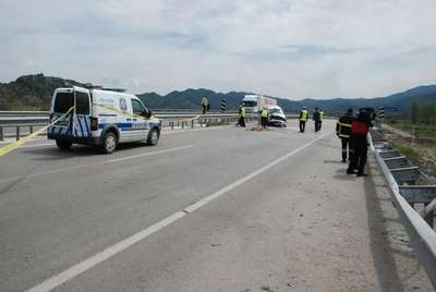 Cenaze törenine giderken kaza: 1 ölü, 3 yaralı