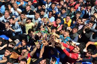 Mesir, 475'inci kez Sultan Camisi'nden 40 bin kişiye saçıldı