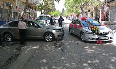Kahramanmaraş'ta otomobil ile düğün arabası çarpıştı