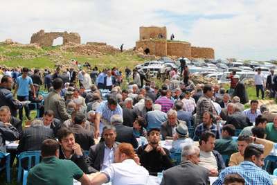 Mezra yolu, 35 yıl sonra yapılınca köylüler mevlit verdi