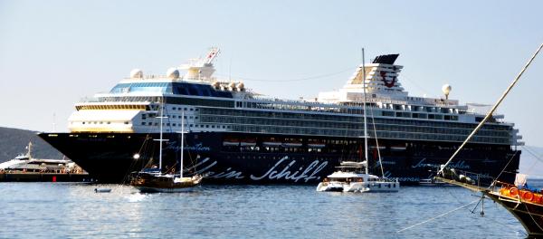 'Mein Schiff 2', 8. kez Bodrum'da