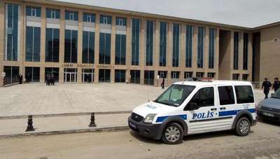 Van'da gözaltındaki polisler adliyeye sevk edeldi