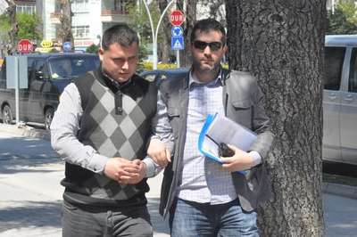 İş bulma vaadiyle kadınları dolandıran sahte subay yakalandı