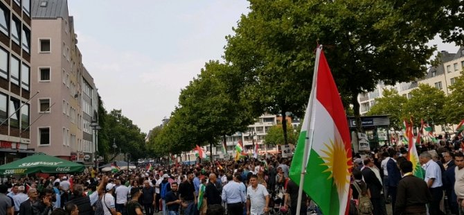 Almanya'da Öcalan posterleri toplatıldı