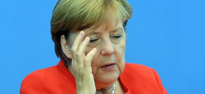 Merkel: Maliye'yi kaptırmamız acı verici
