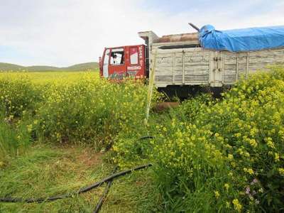 Terk edilmiş kamyonda 20 ton ham petrol ele geçti