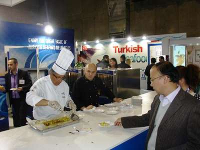 Türk balık ihracatçıları Brüksel'de 5 bin porsiyon balık dağıttı