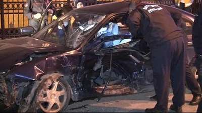 Üsküdar'da minibüs ile otomobil çarpıştı: 2'si çocuk 4 yaralı